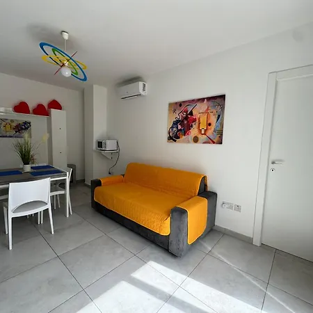 Lovely One Bedroom Apartment *